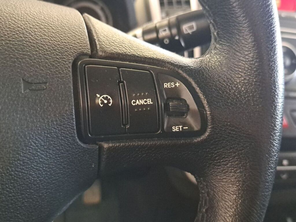 Kia Ceed 2011 Punainen