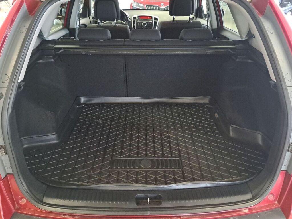Kia Ceed 2011 Punainen