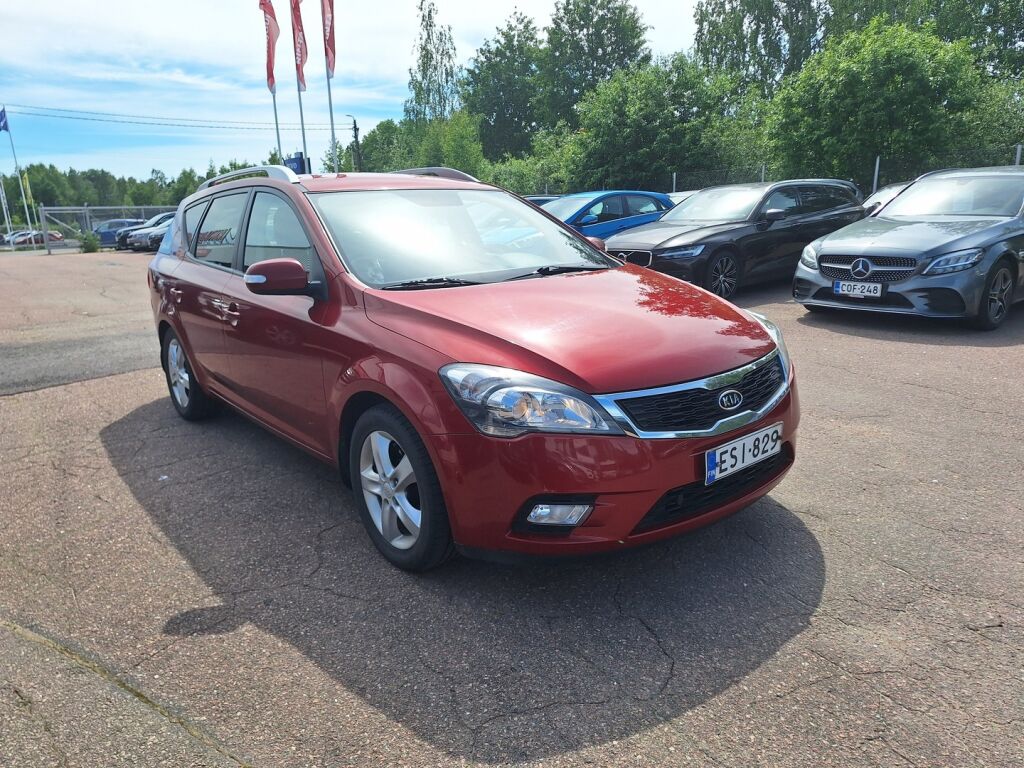 Kia Ceed 2011 Punainen