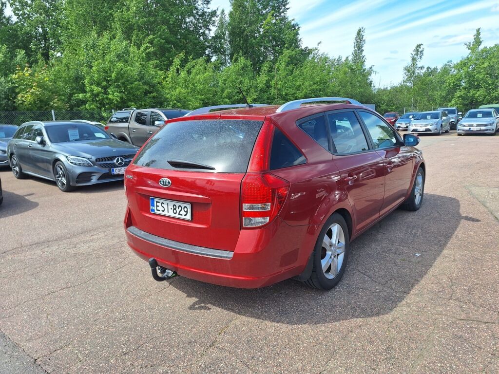 Kia Ceed 2011 Punainen