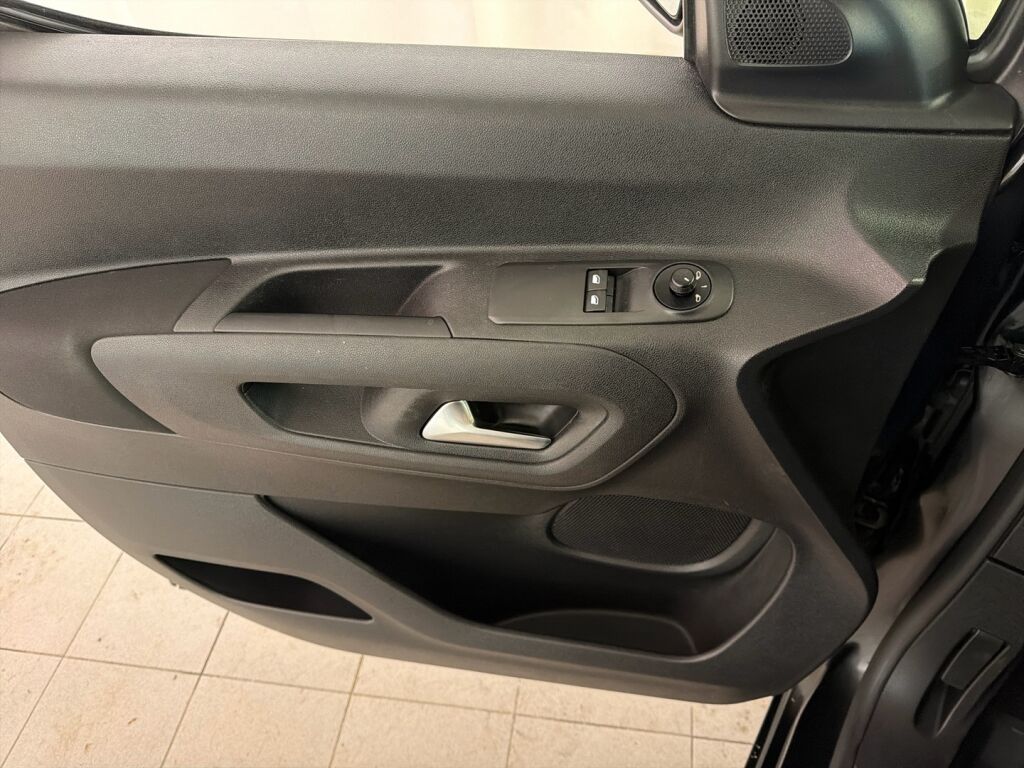 Opel Combo 2020 Musta