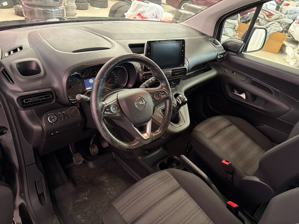 Opel Combo 2020 Musta