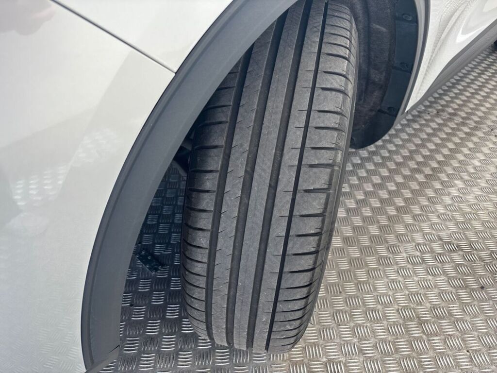 Ford Kuga 2021 Harmaa