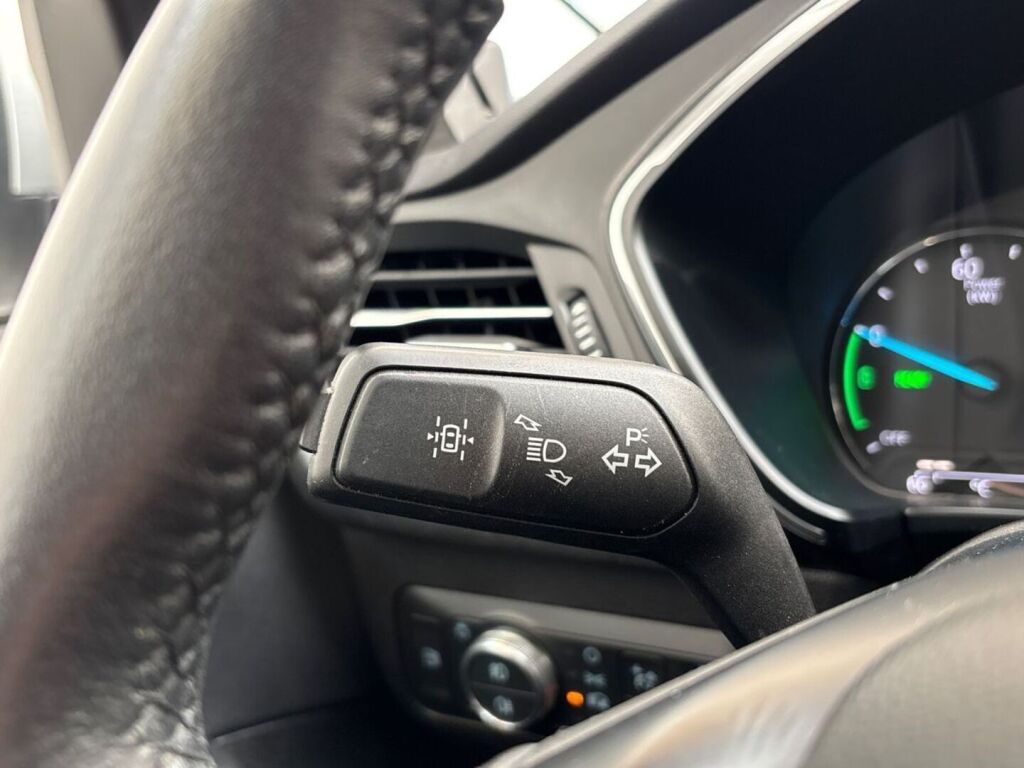 Ford Kuga 2021 Harmaa