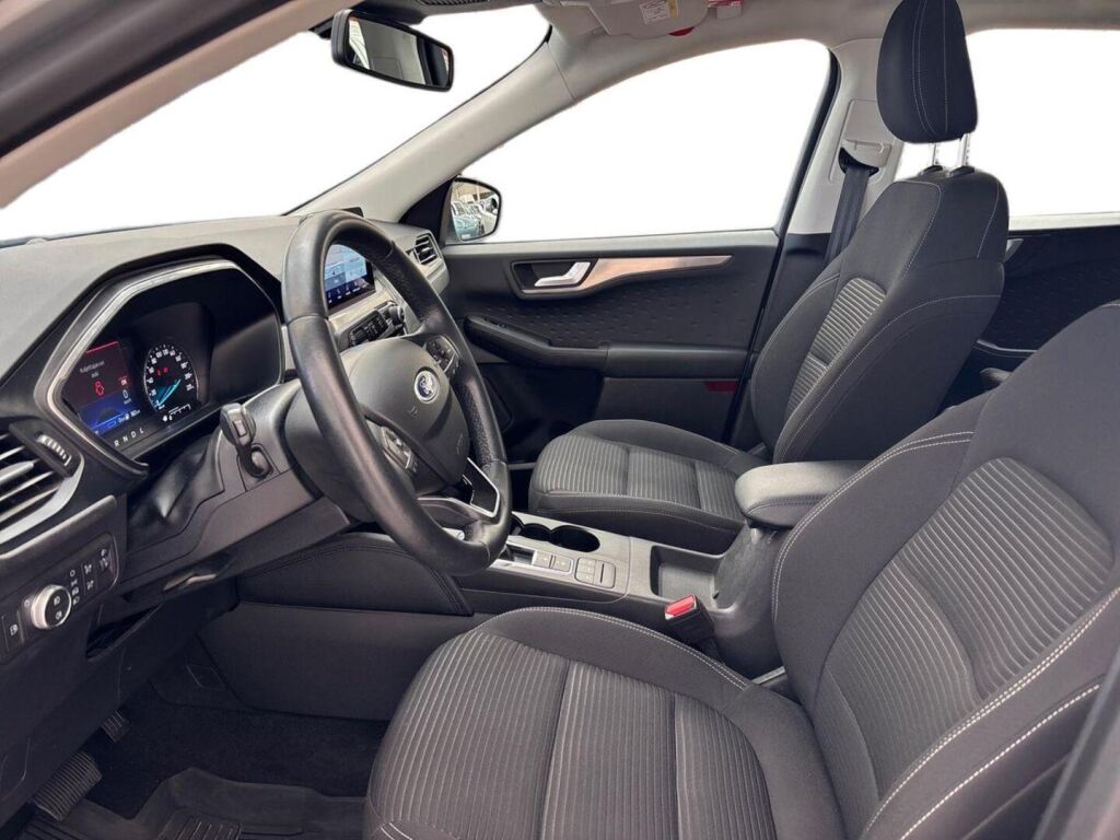 Ford Kuga 2021 Harmaa