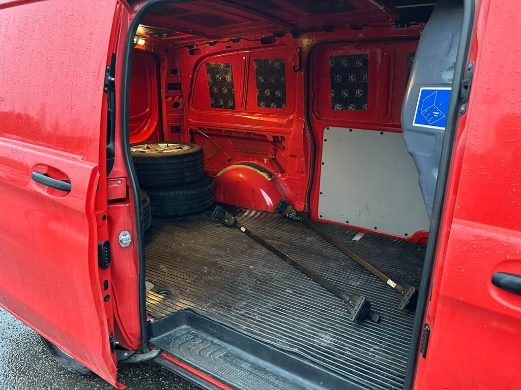 Mercedes-Benz Vito 2016 Punainen