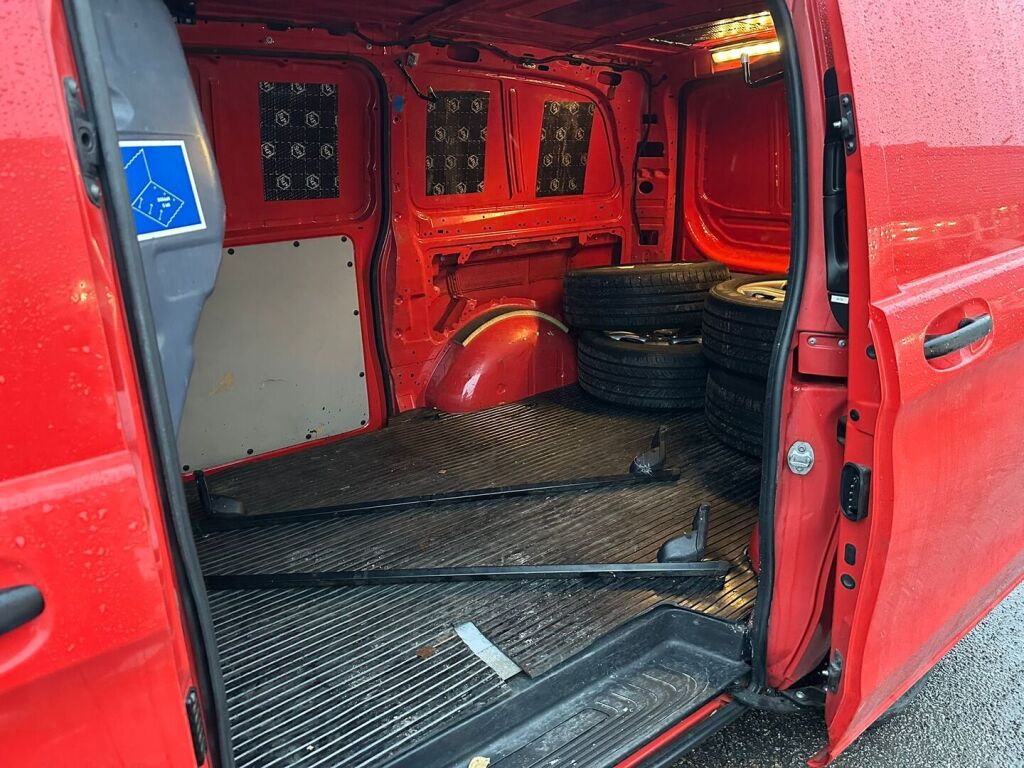 Mercedes-Benz Vito 2016 Punainen