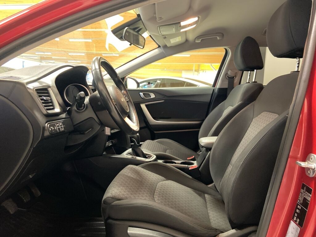 Kia Ceed 2022 Punainen