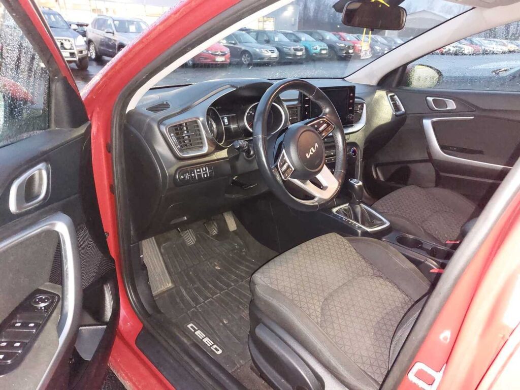 Kia Ceed 2022 Punainen