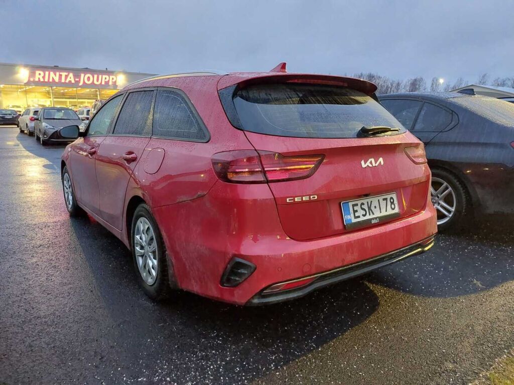 Kia Ceed 2022 Punainen