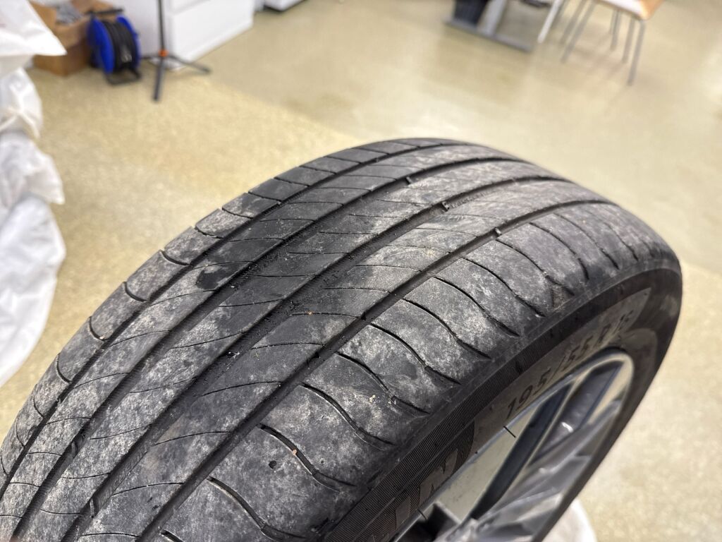 Peugeot e-208 2022 Keltainen