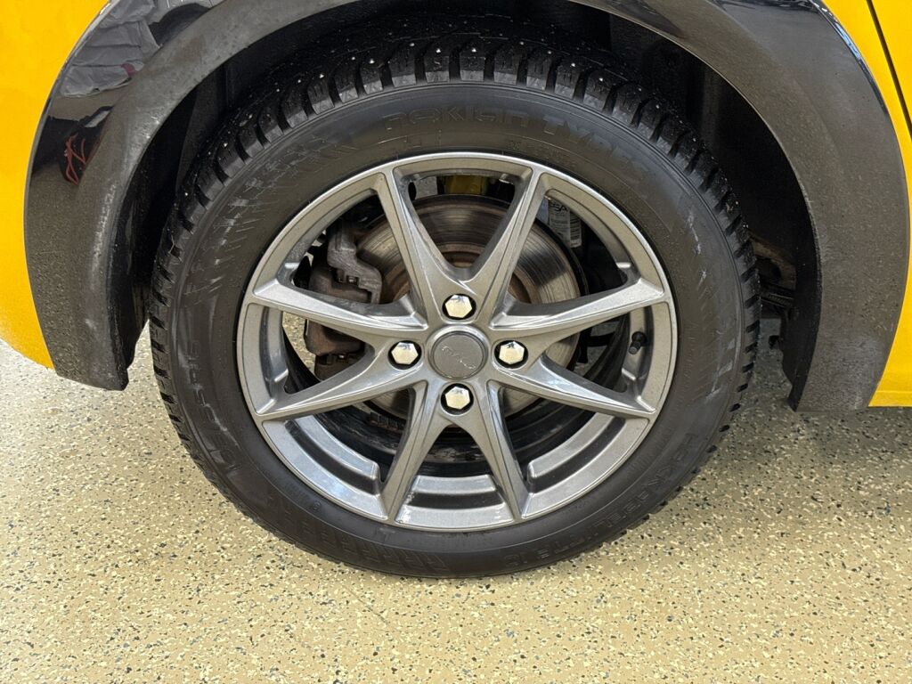 Peugeot e-208 2022 Keltainen