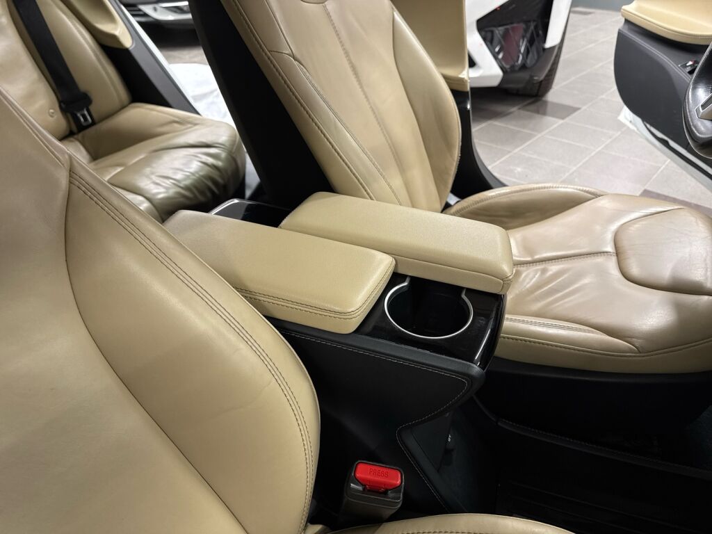 Tesla Model S 2015 Valkoinen