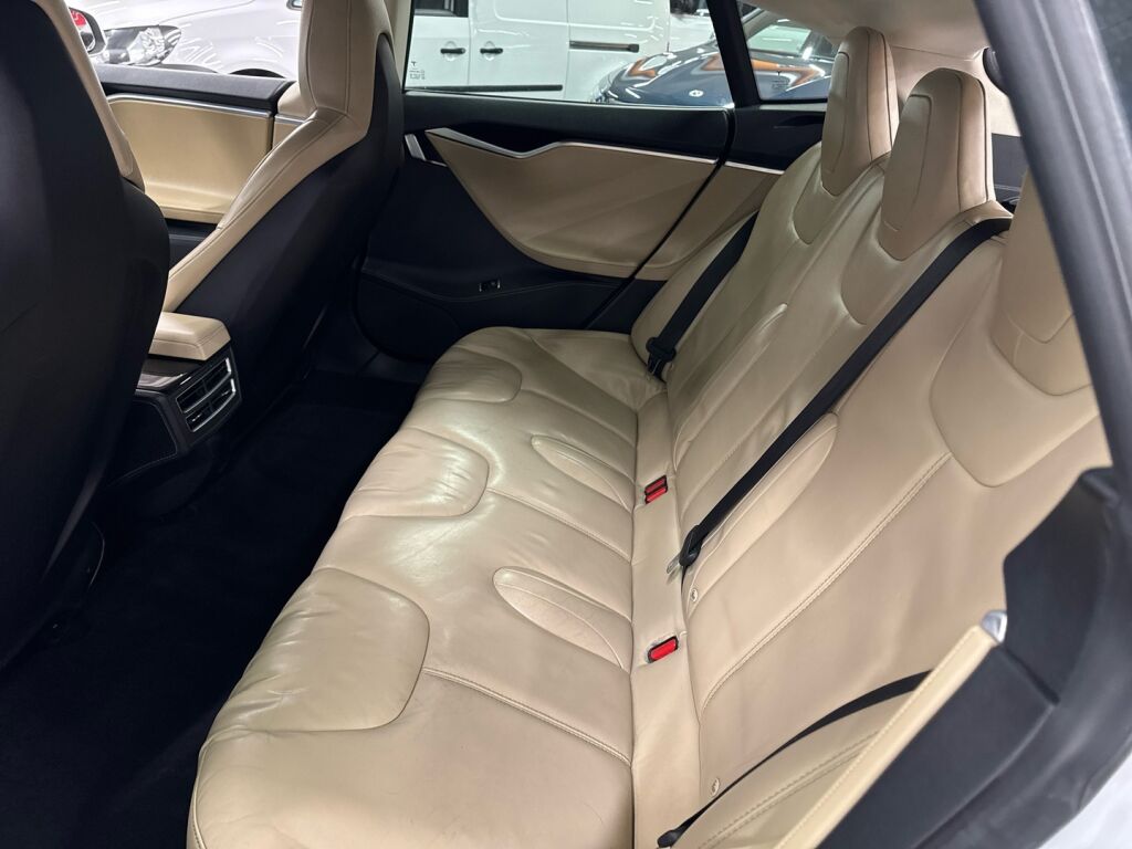 Tesla Model S 2015 Valkoinen