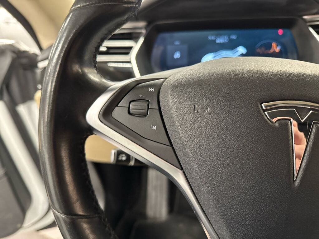 Tesla Model S 2015 Valkoinen