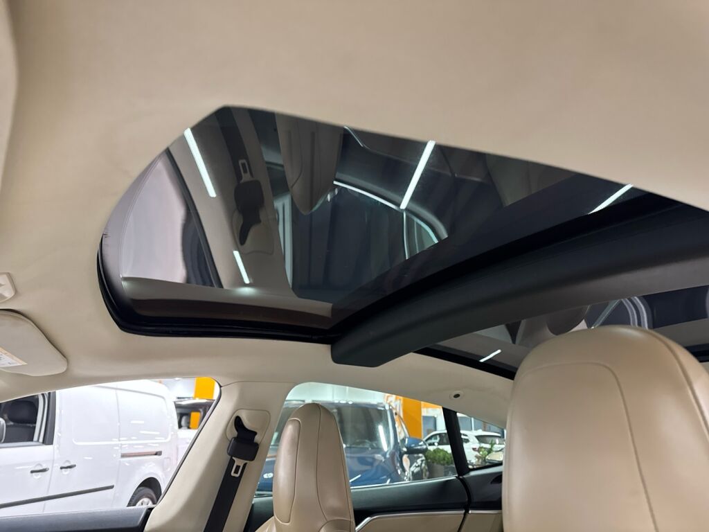 Tesla Model S 2015 Valkoinen