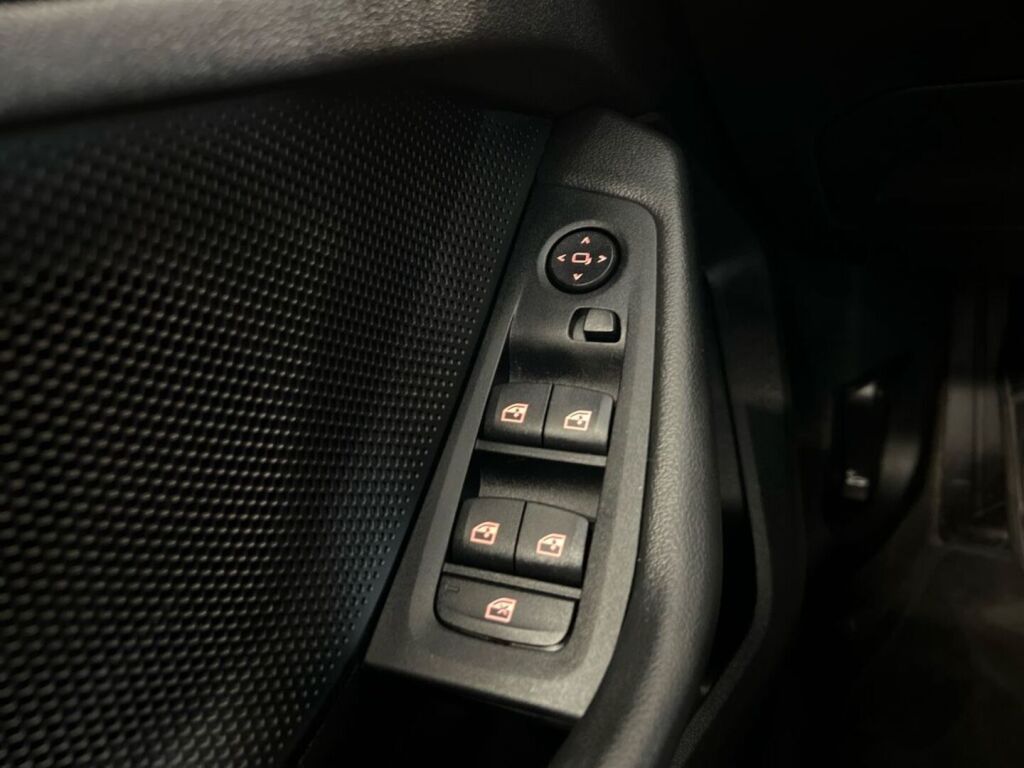 BMW 118 2020 Musta