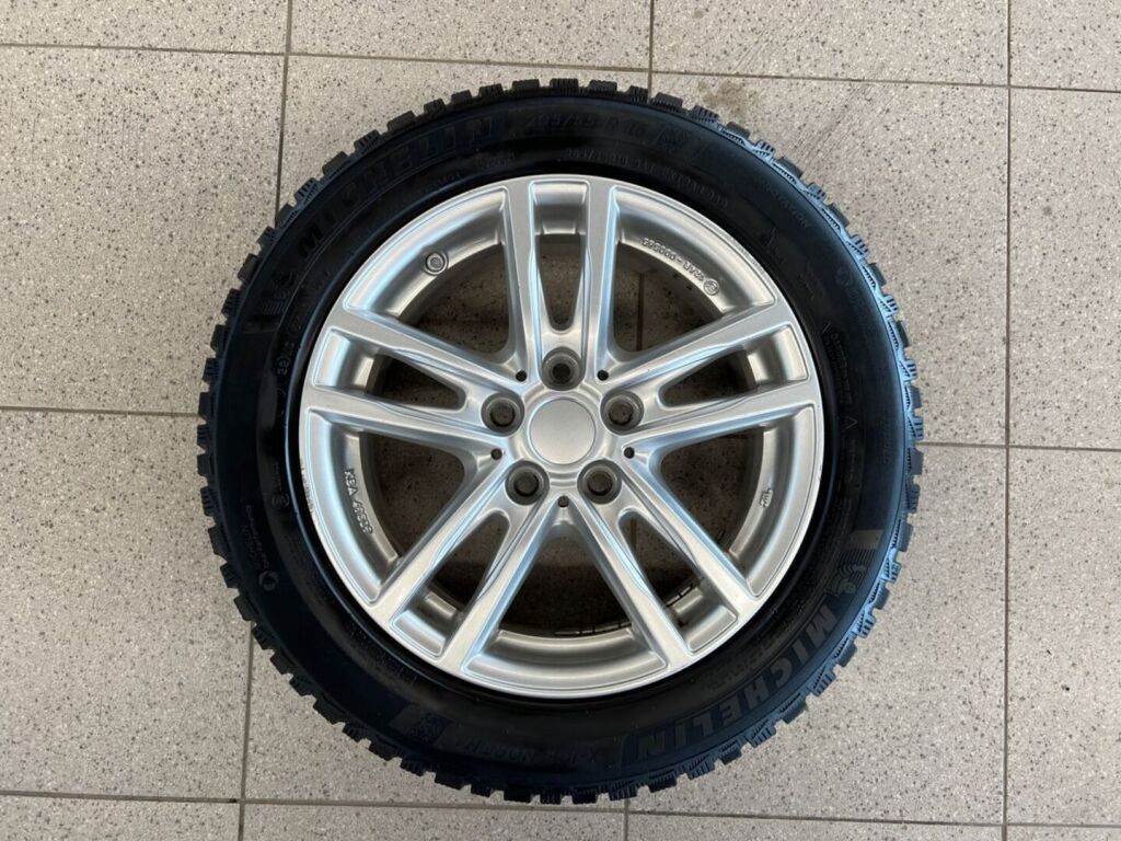 BMW 118 2020 Musta