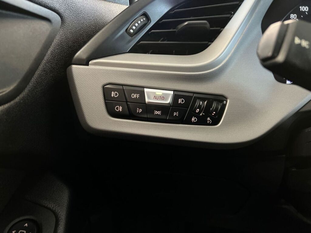 BMW 118 2020 Musta