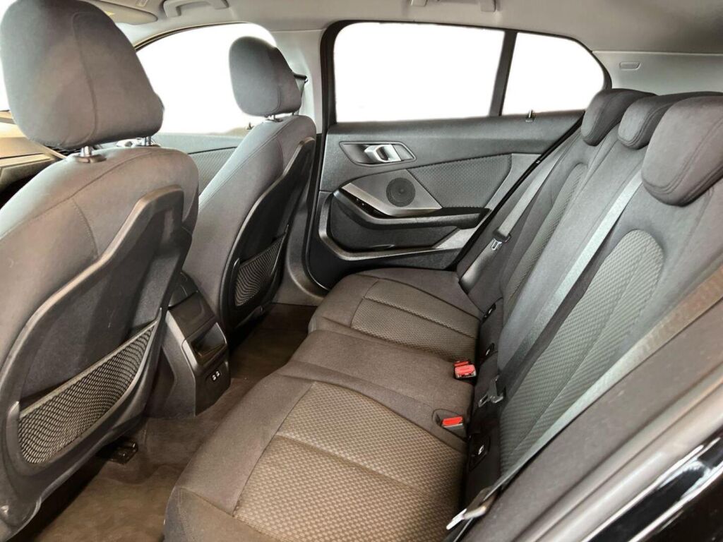 BMW 118 2020 Musta