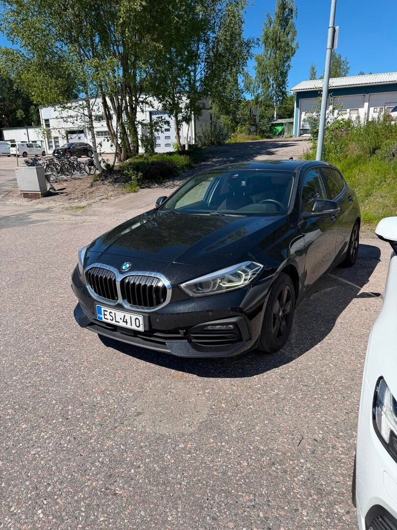 BMW 118 2020 Musta