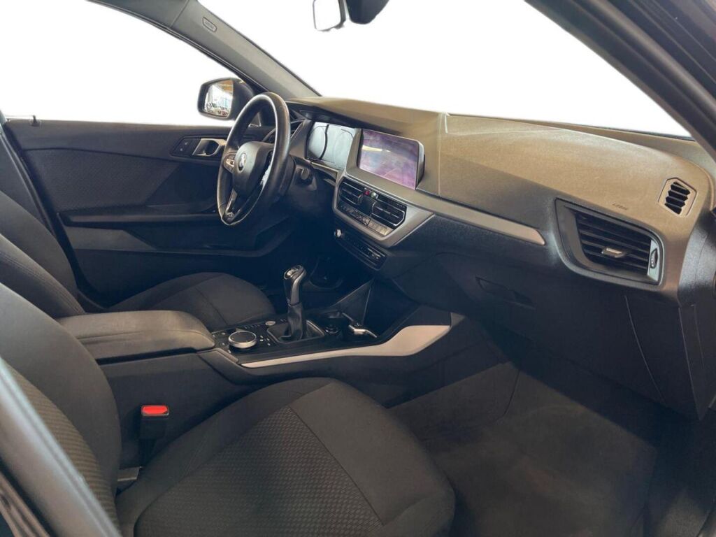 BMW 118 2020 Musta