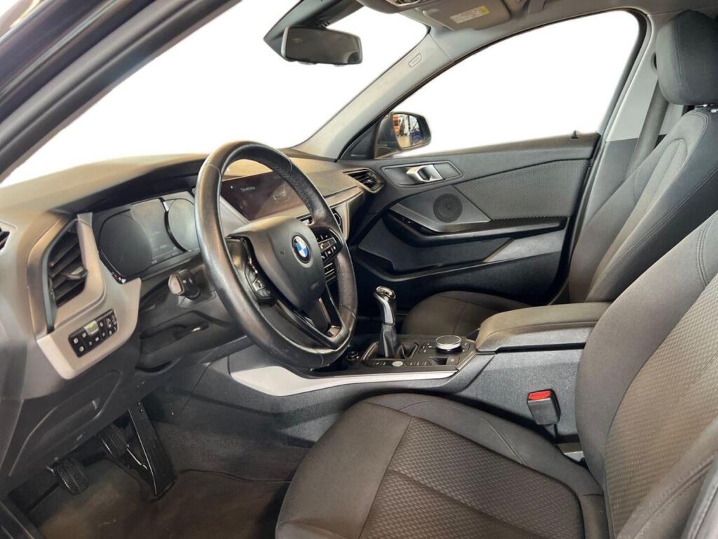 BMW 118 2020 Musta