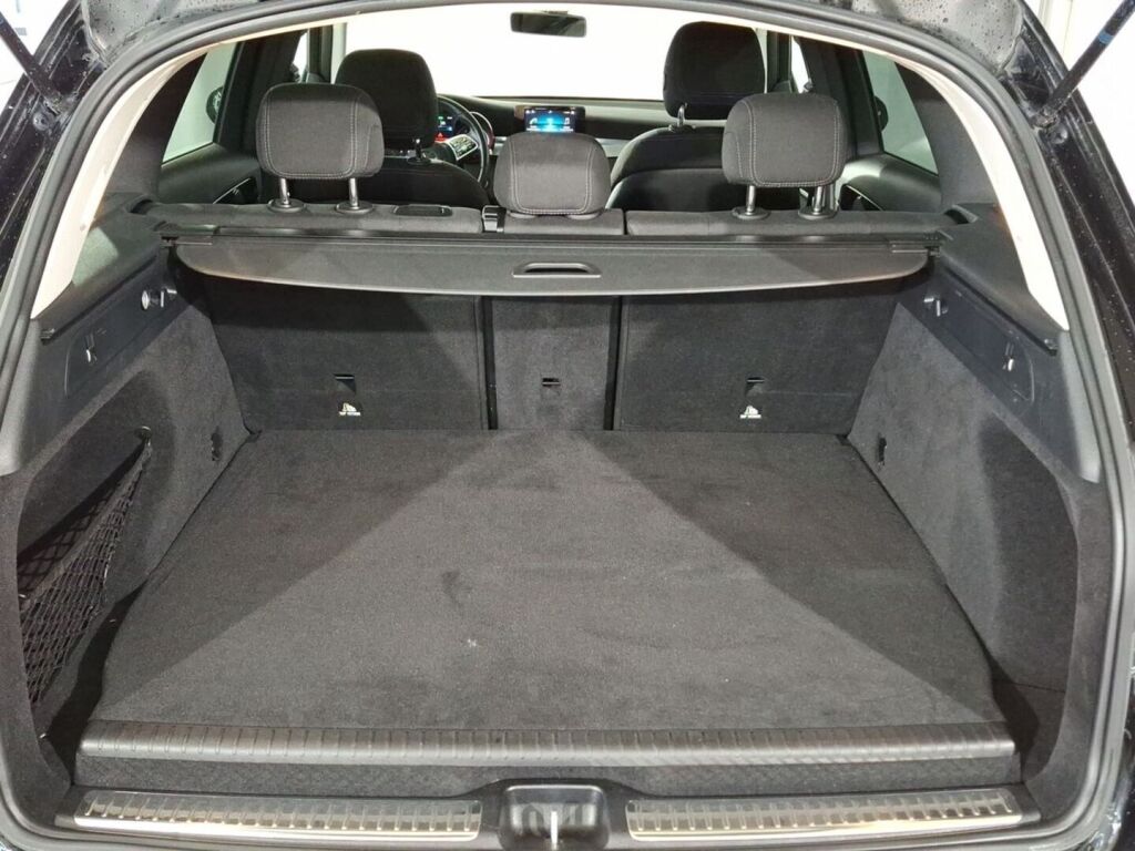Mercedes-Benz GLC 2021 Musta