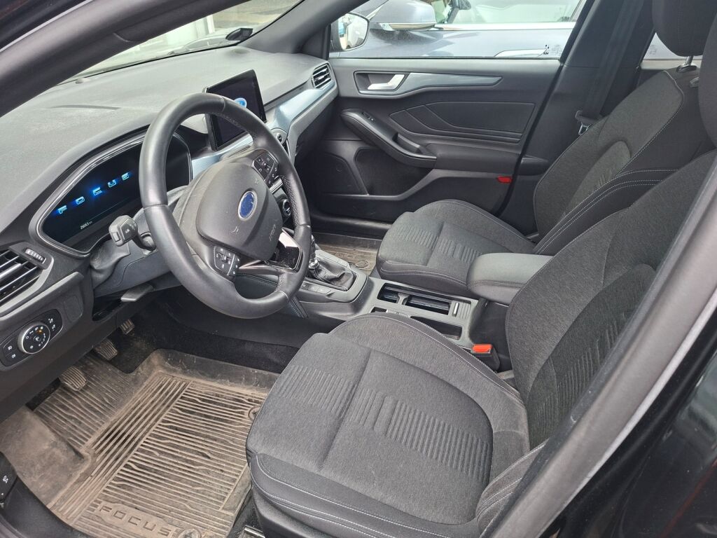Ford Focus 2021 Musta