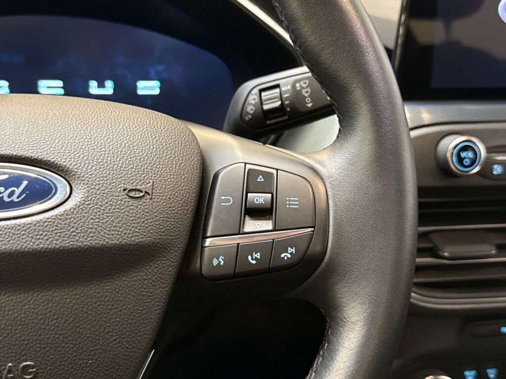 Ford Focus 2021 Musta