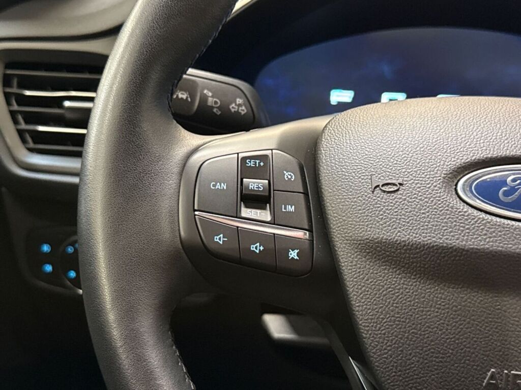 Ford Focus 2021 Musta