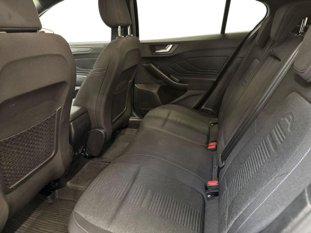 Ford Focus 2021 Musta