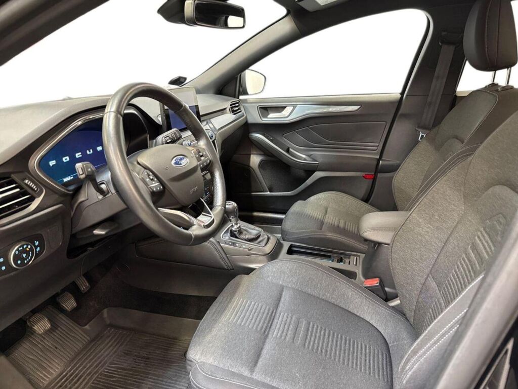 Ford Focus 2021 Musta
