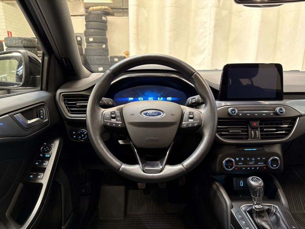 Ford Focus 2021 Musta