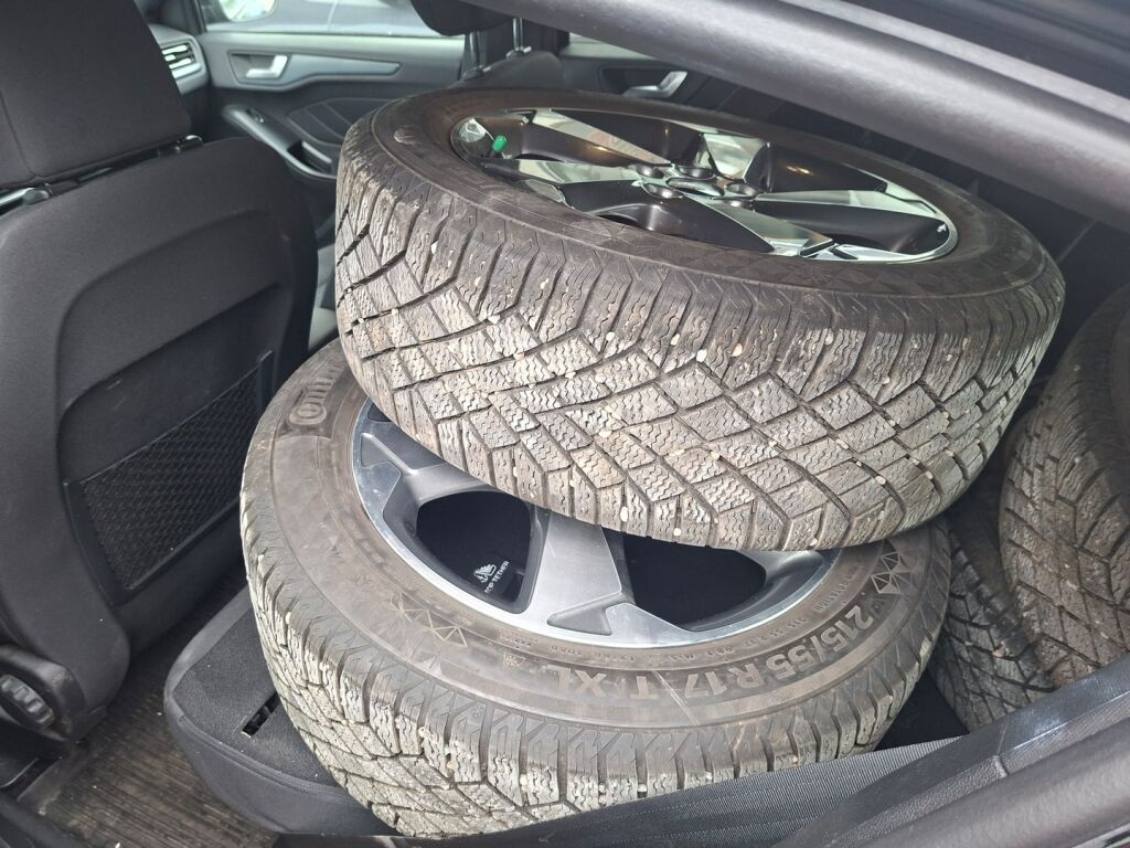Ford Focus 2021 Musta