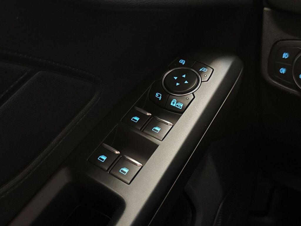 Ford Focus 2021 Musta