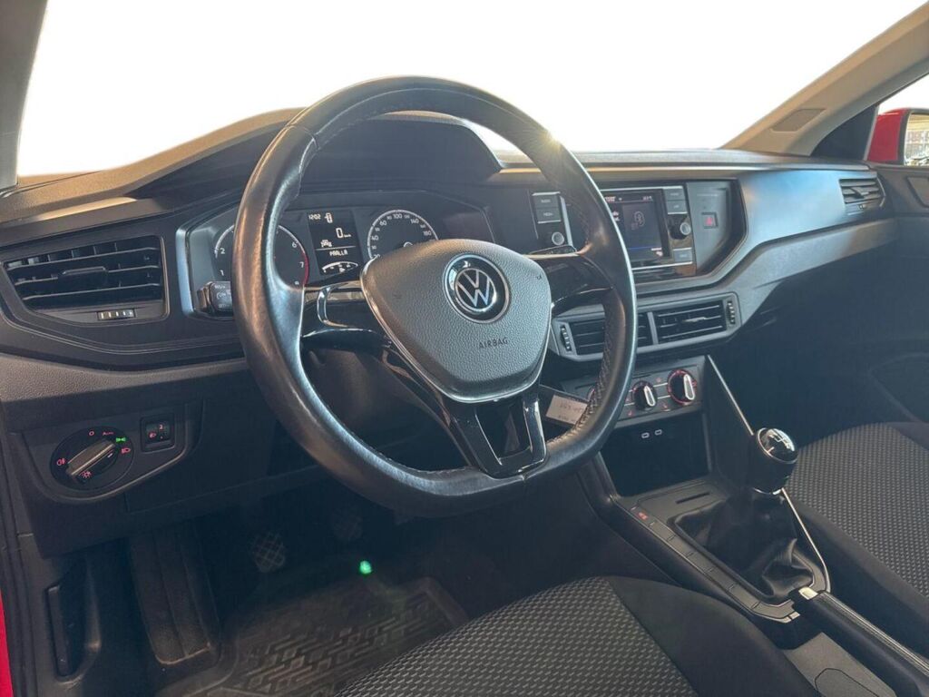 Volkswagen Polo 2021 Punainen