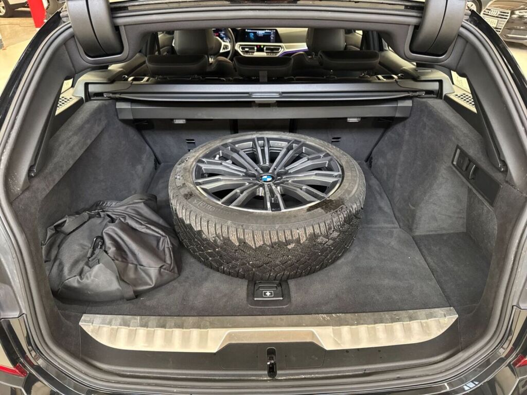 BMW 330 2021 Musta