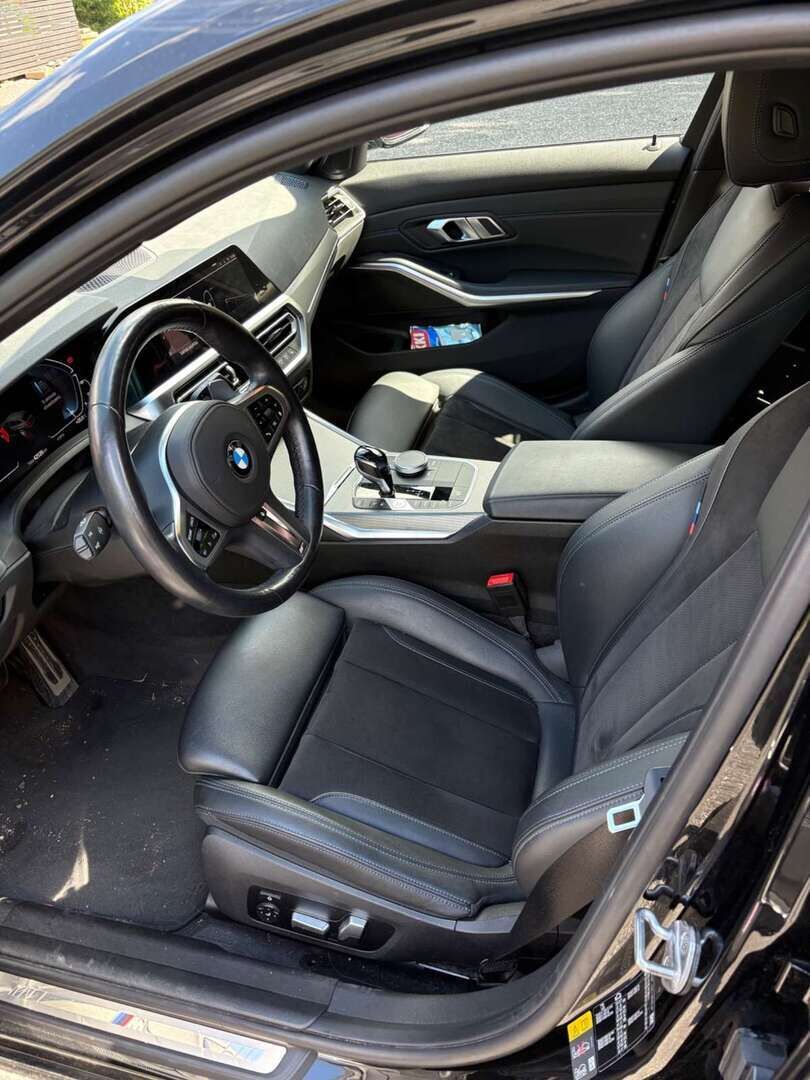 BMW 330 2021 Musta