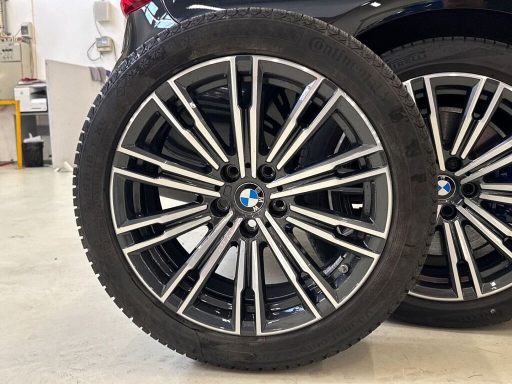 BMW 330 2021 Musta