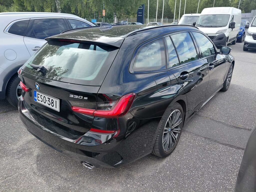 BMW 330 2021 Musta