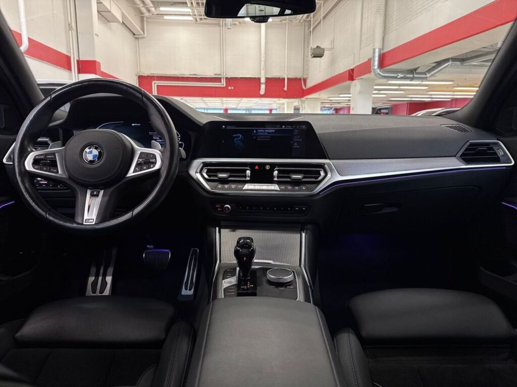 BMW 330 2021 Musta
