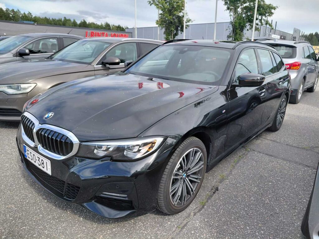BMW 330 2021 Musta