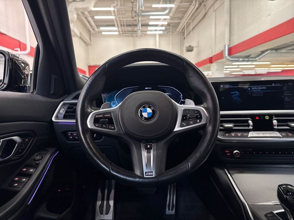 BMW 330 2021 Musta