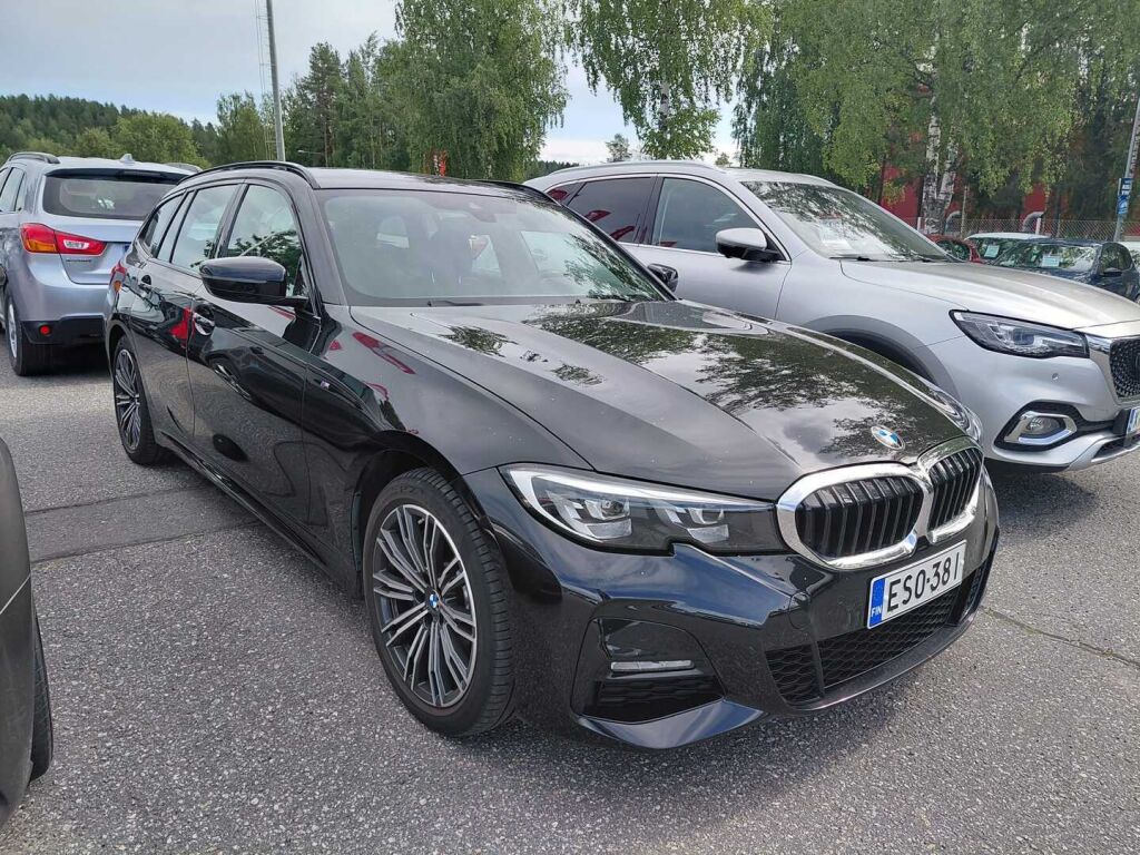 BMW 330 2021 Musta