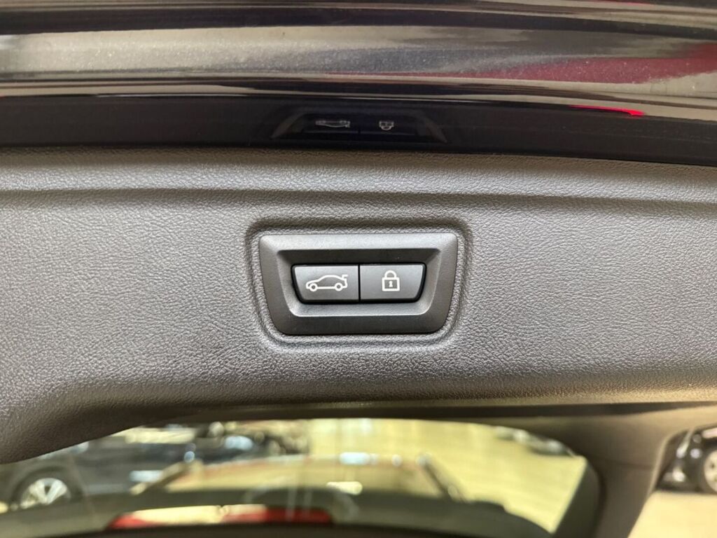 BMW 330 2021 Musta