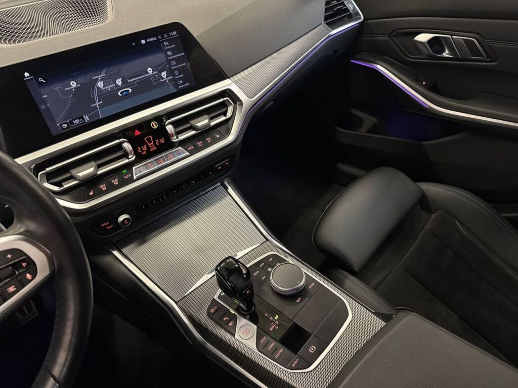 BMW 330 2021 Musta
