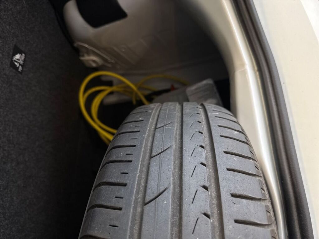 Volkswagen up! 2021 Valkoinen