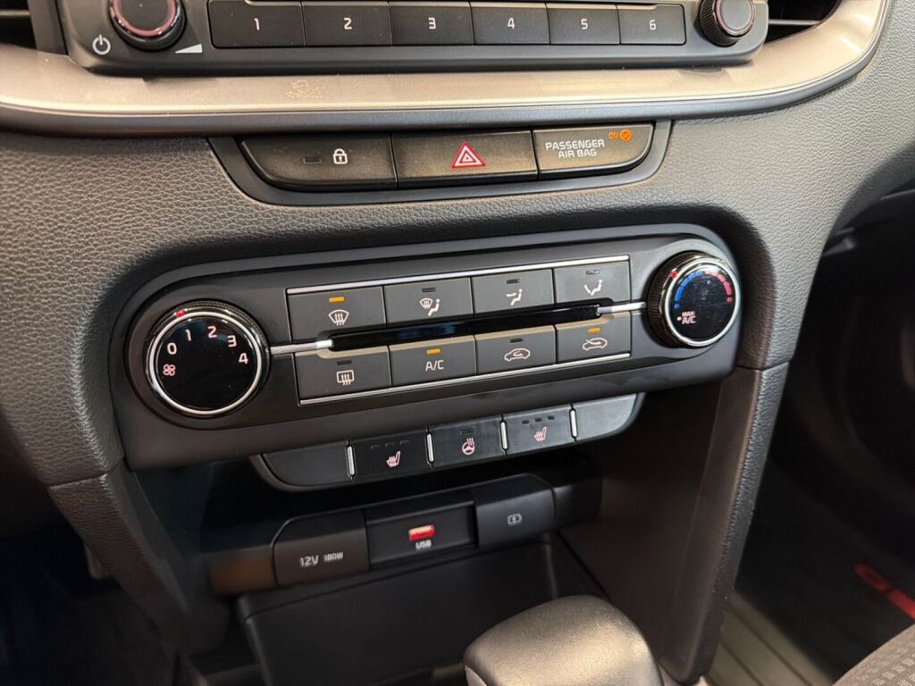 Kia Ceed 2021 Sininen