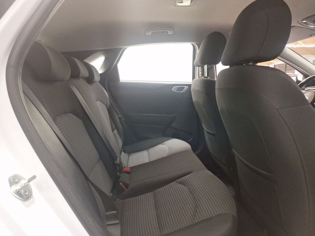 Kia Ceed 2021 Valkoinen